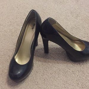 Black pumps!